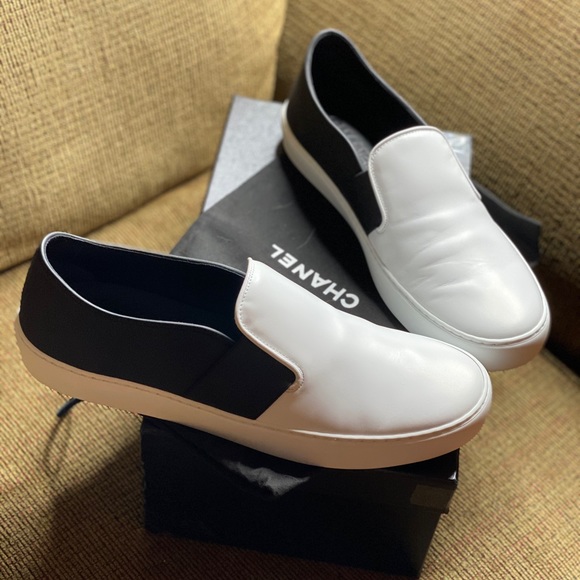 CHANEL Shoes - CHANEL 16P Black & White Leather CC Logo Slip On